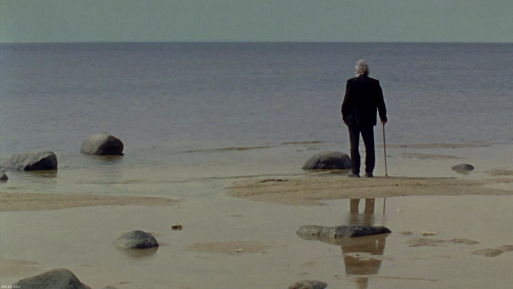 Человек на берегу — кадр из фильма